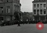 Standbild 82 Armored Reconnaissance Bataillon Paraden in Ostbelgien Hasselt Belgien, 1945, aus Sekunde 61 historischem Filmmaterial Videoclip 65675074329