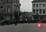 Standbild 82 Armored Reconnaissance Bataillon Paraden in Ostbelgien Hasselt Belgien, 1945, aus Sekunde 62 historischem Filmmaterial Videoclip 65675074329