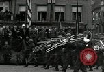 Standbild Truppen der US 2 Panzerdivision Parade in der belgischen Stadt Hasselt Belgien, 1945, aus Sekunde 5 historischem Filmmaterial Videoclip 65675074330