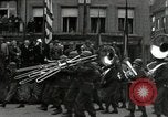Standbild Truppen der US 2 Panzerdivision Parade in der belgischen Stadt Hasselt Belgien, 1945, aus Sekunde 6 historischem Filmmaterial Videoclip 65675074330