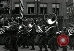 Standbild Truppen der US 2 Panzerdivision Parade in der belgischen Stadt Hasselt Belgien, 1945, aus Sekunde 7 historischem Filmmaterial Videoclip 65675074330