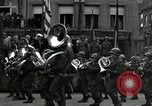 Standbild Truppen der US 2 Panzerdivision Parade in der belgischen Stadt Hasselt Belgien, 1945, aus Sekunde 8 historischem Filmmaterial Videoclip 65675074330