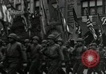 Standbild Truppen der US 2 Panzerdivision Parade in der belgischen Stadt Hasselt Belgien, 1945, aus Sekunde 16 historischem Filmmaterial Videoclip 65675074330