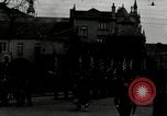 Standbild Truppen der US 2 Panzerdivision Parade in der belgischen Stadt Hasselt Belgien, 1945, aus Sekunde 26 historischem Filmmaterial Videoclip 65675074330