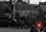 Standbild Truppen der US 2 Panzerdivision Parade in der belgischen Stadt Hasselt Belgien, 1945, aus Sekunde 31 historischem Filmmaterial Videoclip 65675074330
