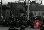 Standbild Truppen der US 2 Panzerdivision Parade in der belgischen Stadt Hasselt Belgien, 1945, aus Sekunde 33 historischem Filmmaterial Videoclip 65675074330