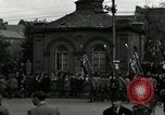 Standbild Truppen der US 2 Panzerdivision Parade in der belgischen Stadt Hasselt Belgien, 1945, aus Sekunde 36 historischem Filmmaterial Videoclip 65675074330