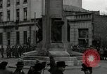 Standbild Truppen der US 2 Panzerdivision Parade in der belgischen Stadt Hasselt Belgien, 1945, aus Sekunde 42 historischem Filmmaterial Videoclip 65675074330