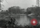 Standbild USA Infanteristen Leimersheim Deutschland, 1945, aus Sekunde 4 historischem Filmmaterial Videoclip 65675074331