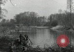Standbild USA Infanteristen Leimersheim Deutschland, 1945, aus Sekunde 5 historischem Filmmaterial Videoclip 65675074331