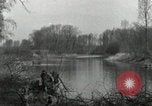 Standbild USA Infanteristen Leimersheim Deutschland, 1945, aus Sekunde 6 historischem Filmmaterial Videoclip 65675074331