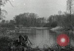 Standbild USA Infanteristen Leimersheim Deutschland, 1945, aus Sekunde 9 historischem Filmmaterial Videoclip 65675074331