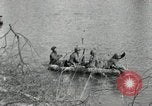 Standbild USA Infanteristen Leimersheim Deutschland, 1945, aus Sekunde 13 historischem Filmmaterial Videoclip 65675074331