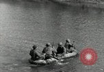 Standbild USA Infanteristen Leimersheim Deutschland, 1945, aus Sekunde 22 historischem Filmmaterial Videoclip 65675074331