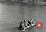 Standbild USA Infanteristen Leimersheim Deutschland, 1945, aus Sekunde 23 historischem Filmmaterial Videoclip 65675074331