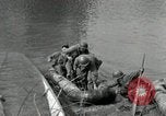 Standbild USA Infanteristen Leimersheim Deutschland, 1945, aus Sekunde 60 historischem Filmmaterial Videoclip 65675074331