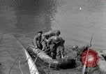 Standbild USA Infanteristen Leimersheim Deutschland, 1945, aus Sekunde 61 historischem Filmmaterial Videoclip 65675074331