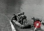 Standbild USA Infanteristen Leimersheim Deutschland, 1945, aus Sekunde 62 historischem Filmmaterial Videoclip 65675074331