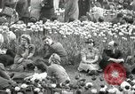 Image British foule fête le Jour de la Victoire en Europe London England Royaume-Uni, 1945, de la seconde 5 séquences d'archives historiques vidéo 65675074357
