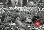 Image British foule fête le Jour de la Victoire en Europe London England Royaume-Uni, 1945, de la seconde 6 séquences d'archives historiques vidéo 65675074357