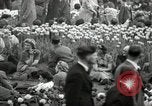 Image British foule fête le Jour de la Victoire en Europe London England Royaume-Uni, 1945, de la seconde 8 séquences d'archives historiques vidéo 65675074357