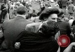 Image British foule fête le Jour de la Victoire en Europe London England Royaume-Uni, 1945, de la seconde 35 séquences d'archives historiques vidéo 65675074357