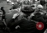 Image British foule fête le Jour de la Victoire en Europe London England Royaume-Uni, 1945, de la seconde 37 séquences d'archives historiques vidéo 65675074357