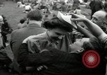 Image British foule fête le Jour de la Victoire en Europe London England Royaume-Uni, 1945, de la seconde 45 séquences d'archives historiques vidéo 65675074357