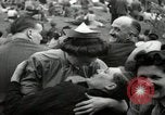 Image British foule fête le Jour de la Victoire en Europe London England Royaume-Uni, 1945, de la seconde 56 séquences d'archives historiques vidéo 65675074357