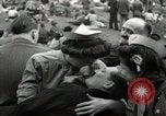 Image British foule fête le Jour de la Victoire en Europe London England Royaume-Uni, 1945, de la seconde 57 séquences d'archives historiques vidéo 65675074357