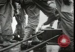 Standbild Vereinigten Staaten Marines Kiribati Gilbert Inseln, 1943, aus Sekunde 13 historischem Filmmaterial Videoclip 65675074389