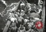 Standbild Vereinigten Staaten Marines Kiribati Gilbert Inseln, 1943, aus Sekunde 48 historischem Filmmaterial Videoclip 65675074389