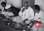 Immagine di Mohandas Karamchand Gandhi Wardha India, 1943, secondo 49 filmato di repertorio 65675074399