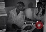 Immagine di Mohandas Karamchand Gandhi Wardha India, 1943, secondo 11 filmato di repertorio 65675074400