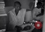 Immagine di Mohandas Karamchand Gandhi Wardha India, 1943, secondo 14 filmato di repertorio 65675074400