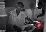 Immagine di Mohandas Karamchand Gandhi Wardha India, 1943, secondo 15 filmato di repertorio 65675074400