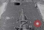 Standbild australischen Überlebenden Pazifik, 1944, aus Sekunde 3 historischem Filmmaterial Videoclip 65675074409