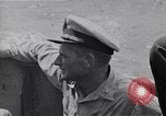 Standbild australischen Überlebenden Pazifik, 1944, aus Sekunde 20 historischem Filmmaterial Videoclip 65675074409