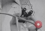 Standbild australischen Überlebenden Pazifik, 1944, aus Sekunde 25 historischem Filmmaterial Videoclip 65675074409