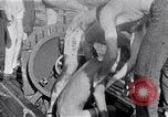 Standbild australischen Überlebenden Pazifik, 1944, aus Sekunde 46 historischem Filmmaterial Videoclip 65675074409