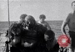 Standbild australischen Überlebenden Pazifik, 1944, aus Sekunde 51 historischem Filmmaterial Videoclip 65675074409