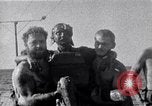 Standbild australischen Überlebenden Pazifik, 1944, aus Sekunde 52 historischem Filmmaterial Videoclip 65675074409
