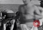 Standbild australischen Überlebenden Pazifik, 1944, aus Sekunde 53 historischem Filmmaterial Videoclip 65675074409