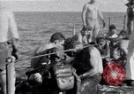 Standbild australischen Überlebenden Pazifik, 1944, aus Sekunde 55 historischem Filmmaterial Videoclip 65675074409