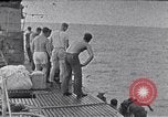 Standbild australischen Überlebenden South China Sea, 1944, aus Sekunde 4 historischem Filmmaterial Videoclip 65675074410
