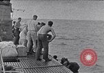 Standbild australischen Überlebenden South China Sea, 1944, aus Sekunde 6 historischem Filmmaterial Videoclip 65675074410