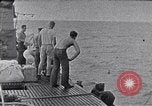Standbild australischen Überlebenden South China Sea, 1944, aus Sekunde 7 historischem Filmmaterial Videoclip 65675074410