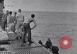 Standbild australischen Überlebenden South China Sea, 1944, aus Sekunde 11 historischem Filmmaterial Videoclip 65675074410