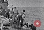Standbild australischen Überlebenden South China Sea, 1944, aus Sekunde 12 historischem Filmmaterial Videoclip 65675074410