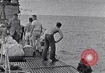 Standbild australischen Überlebenden South China Sea, 1944, aus Sekunde 13 historischem Filmmaterial Videoclip 65675074410